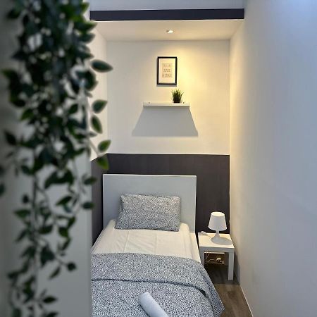 Traveller Partition Room In Al Barsha 1 Near Metro Dubai Exteriör bild