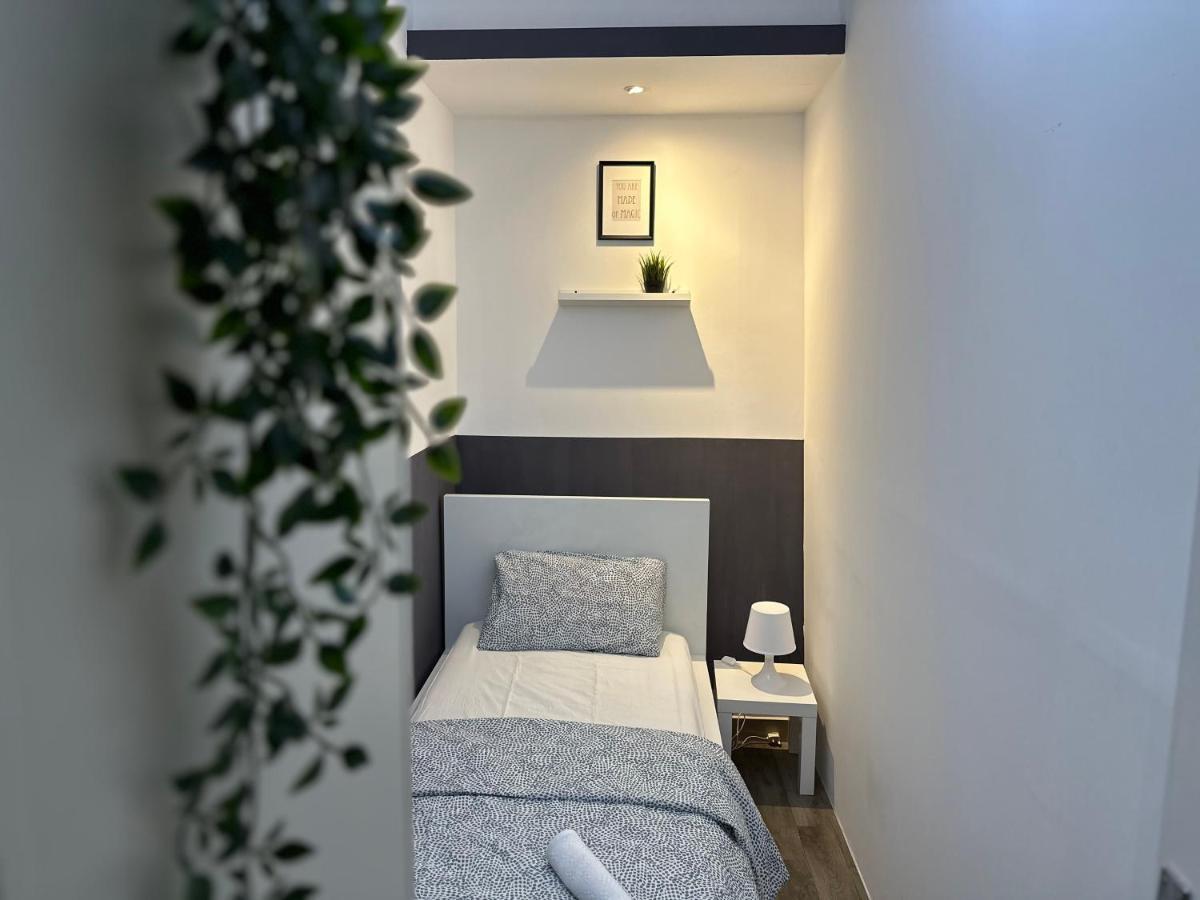 Traveller Partition Room In Al Barsha 1 Near Metro Dubai Exteriör bild